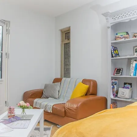 Alder House Apartment